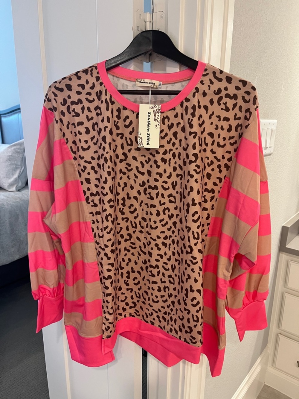 🩷 NWT Southern Stitch XL Striped Sleeve Leopard Print Pullover Top - Pink/Tan